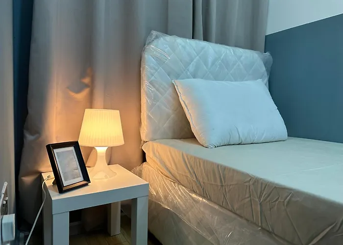 Spacious Mini Partition Room Near Emirates Mall