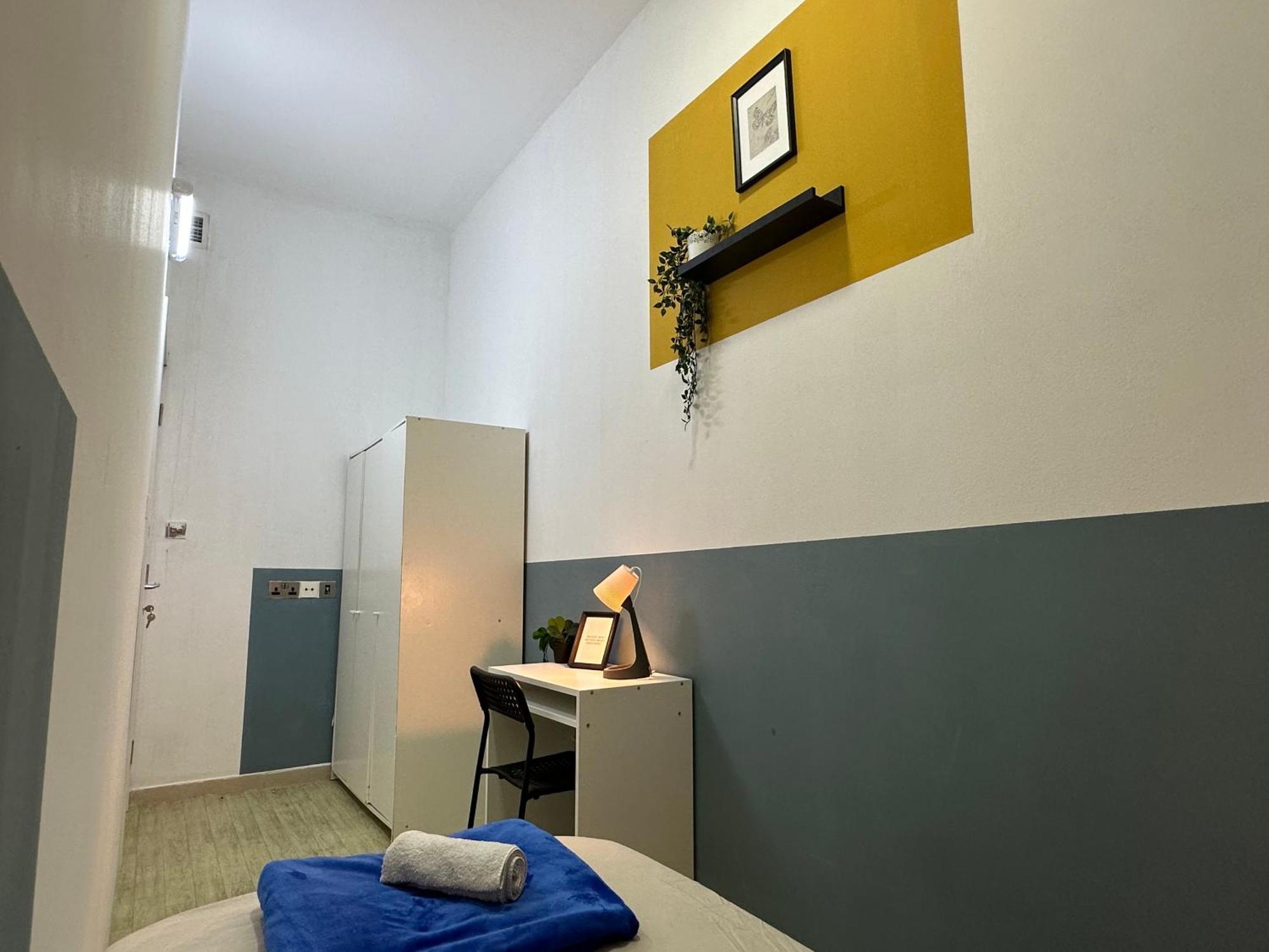 Homestay Spacious Mini Partition Near Emirates Mall Dubai