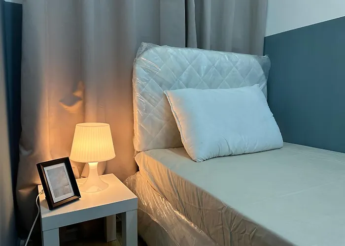 Spacious Mini Partition Room Near Emirates Mall