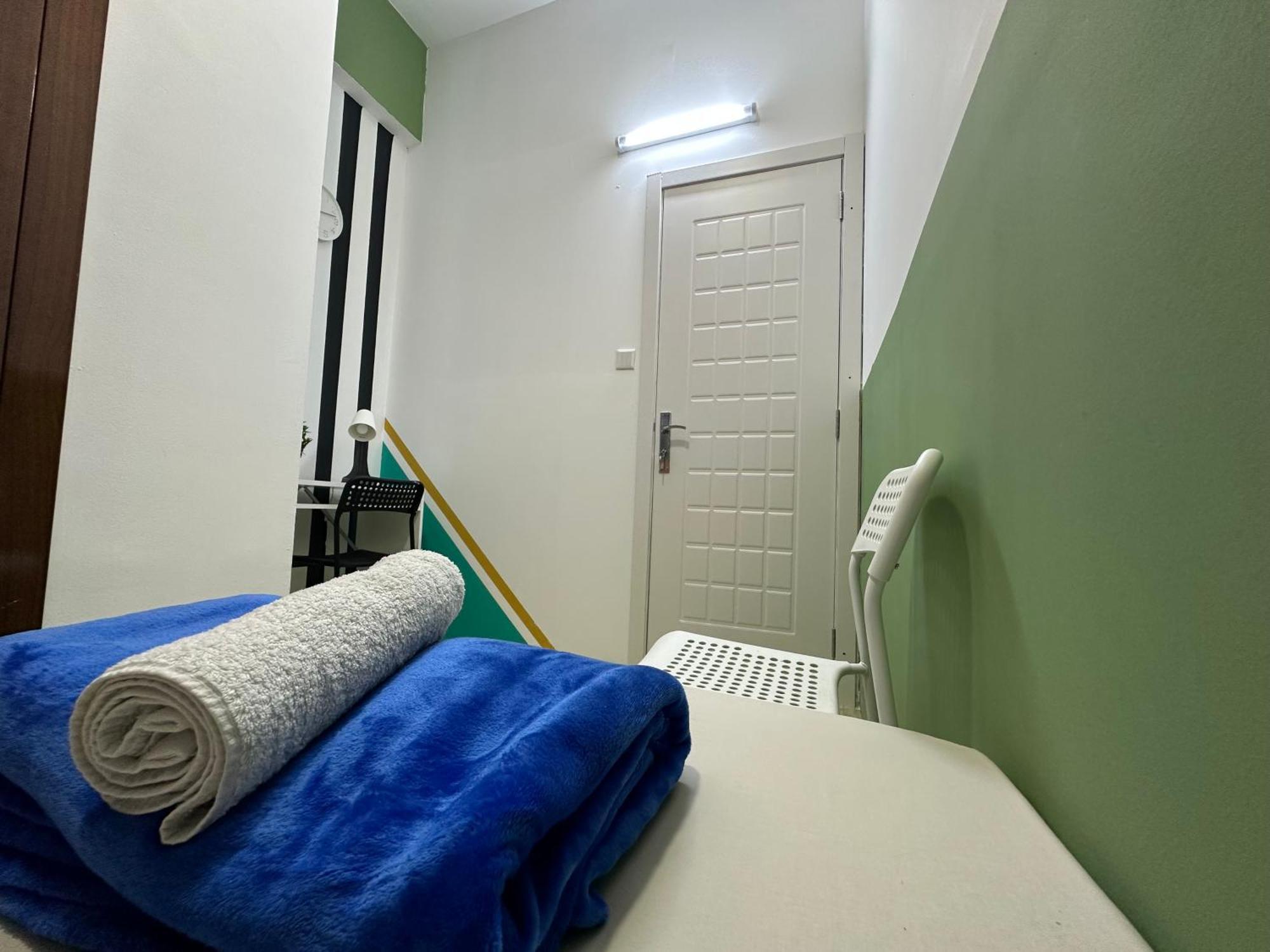 Spacious Mini Partition Near Emirates Mall * Dubai