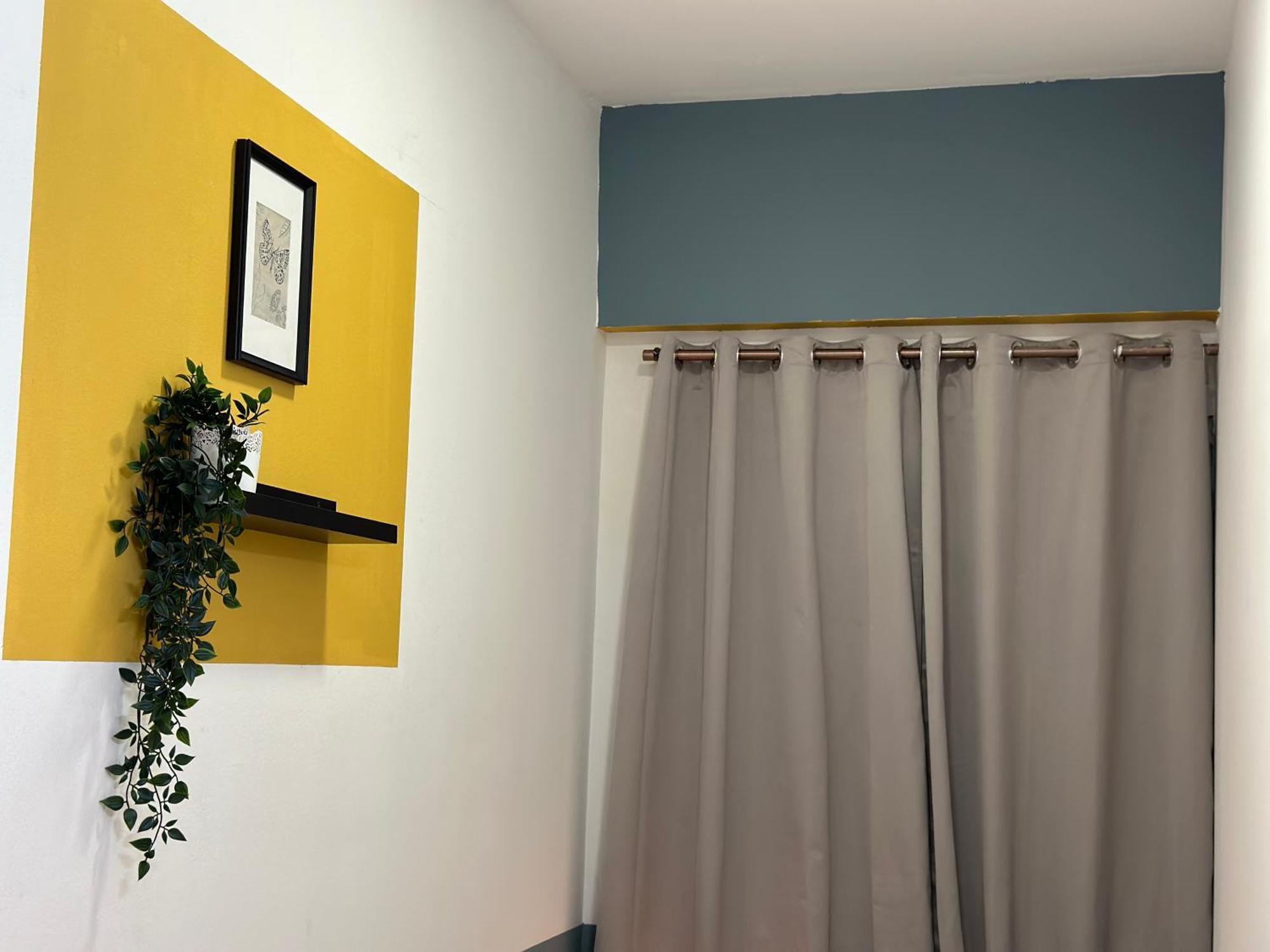 Spacious Mini Partition Near Emirates Mall * Dubai