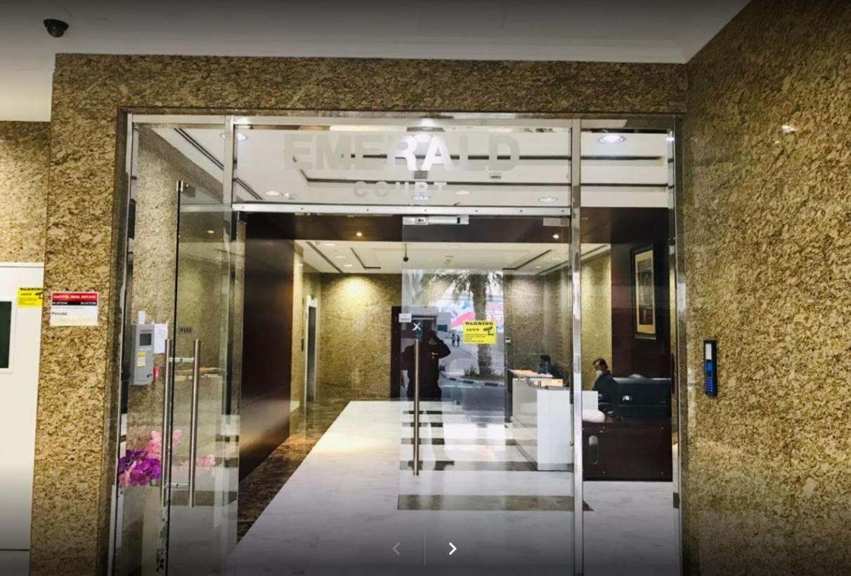 Spacious Mini Partition Near Emirates Mall Homestay Dubai