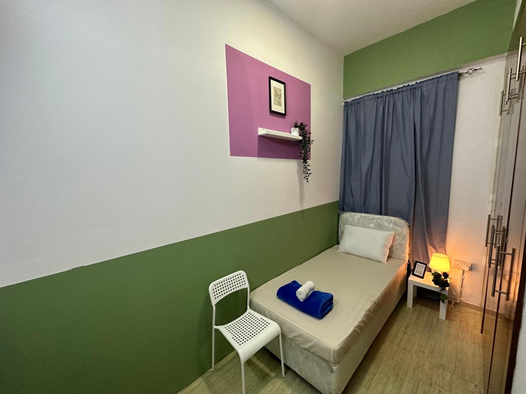 Homestay Spacious Mini Partition Near Emirates Mall Dubai